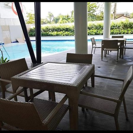 One Spatial Two Bedroom Condominium Unit With Pool And Gym Free Netflix And Wifi Iloilo City Exterior foto