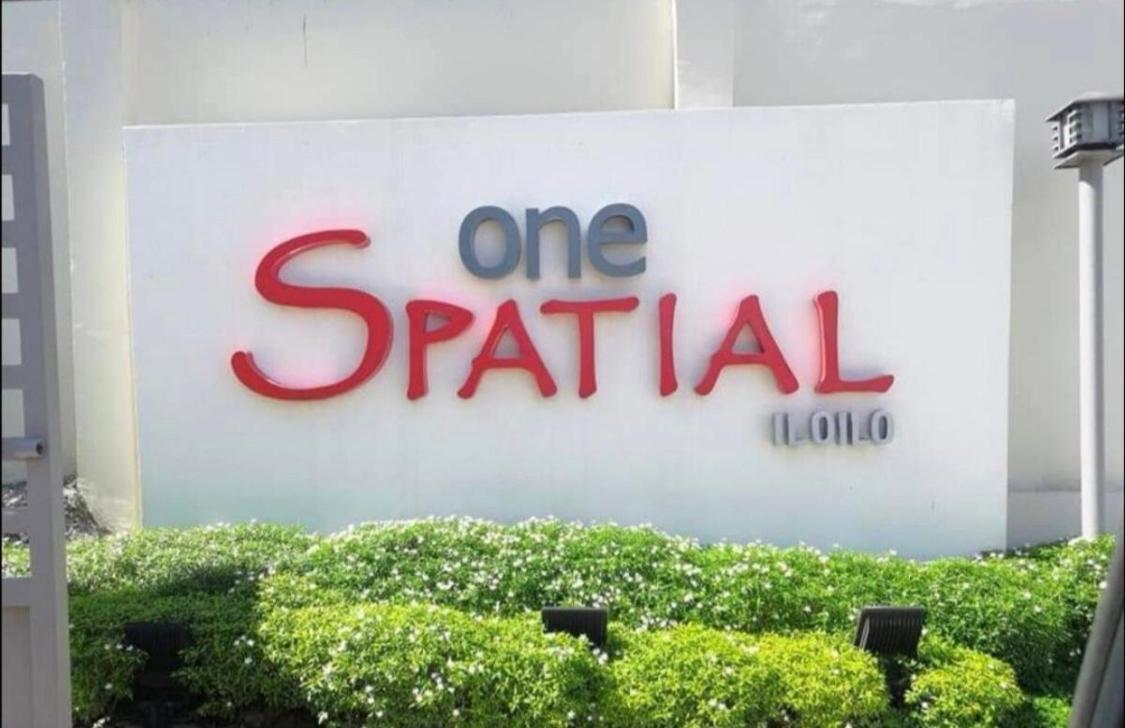 One Spatial Two Bedroom Condominium Unit With Pool And Gym Free Netflix And Wifi Iloilo City Exterior foto