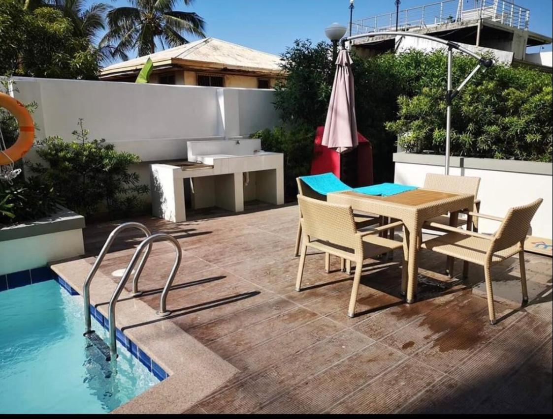 One Spatial Two Bedroom Condominium Unit With Pool And Gym Free Netflix And Wifi Iloilo City Exterior foto