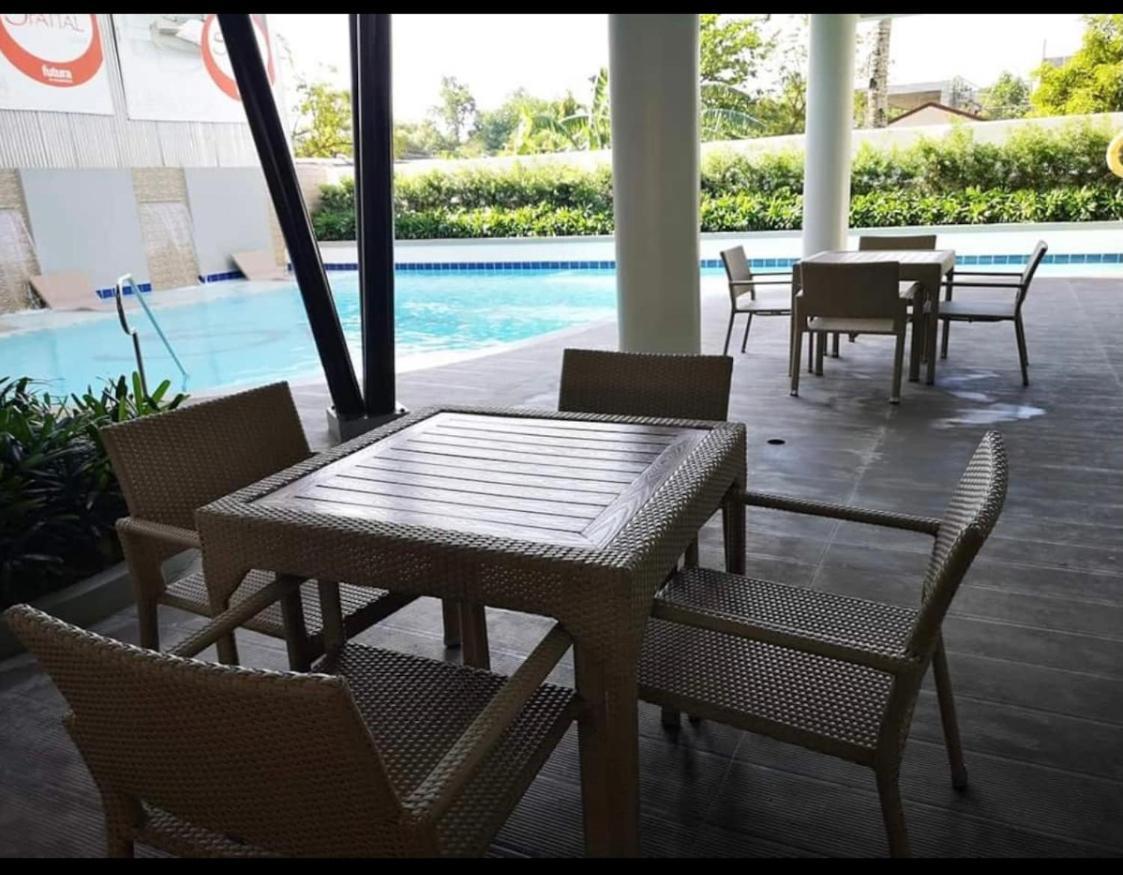 One Spatial Two Bedroom Condominium Unit With Pool And Gym Free Netflix And Wifi Iloilo City Exterior foto