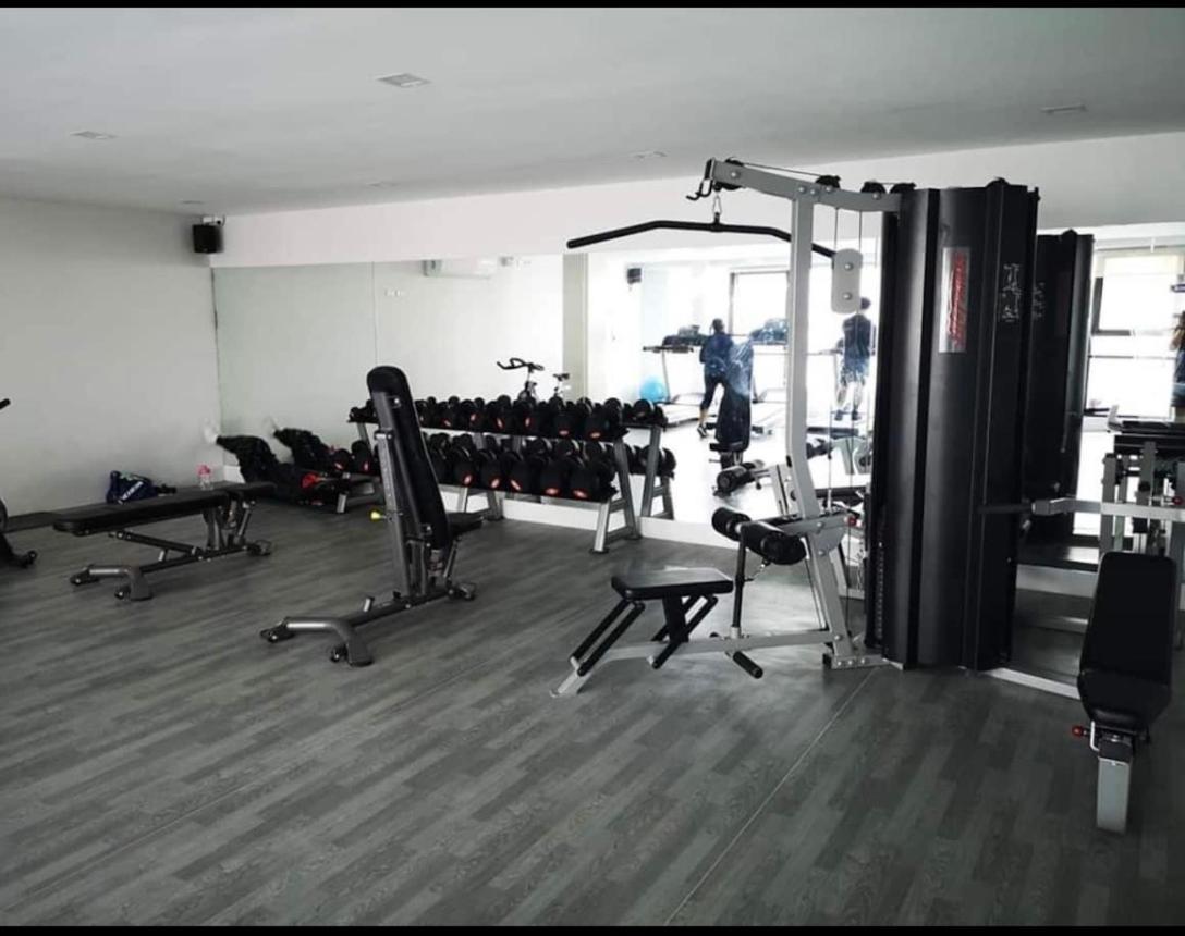 One Spatial Two Bedroom Condominium Unit With Pool And Gym Free Netflix And Wifi Iloilo City Exterior foto