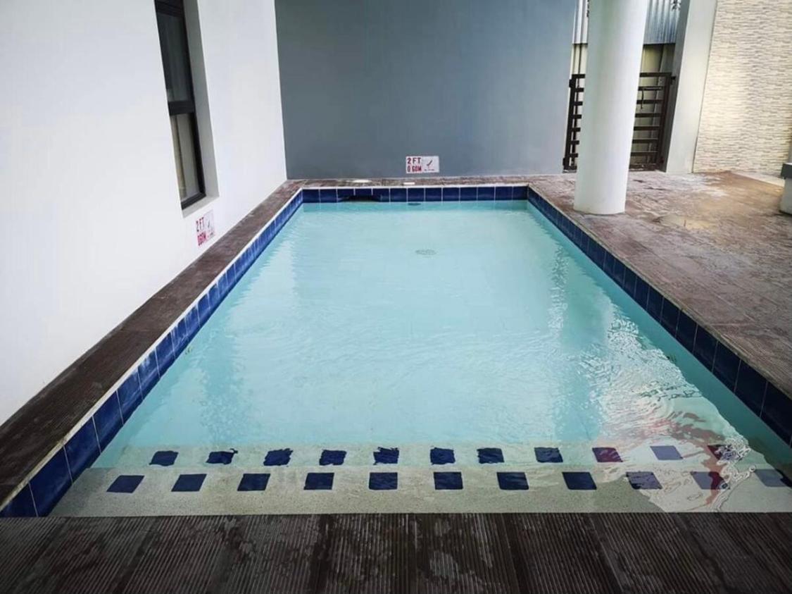 One Spatial Two Bedroom Condominium Unit With Pool And Gym Free Netflix And Wifi Iloilo City Exterior foto